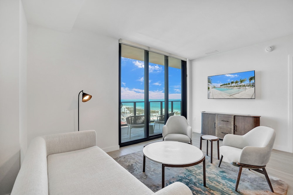 Superior 2 Bedroom with Balcony, Partial Ocean views