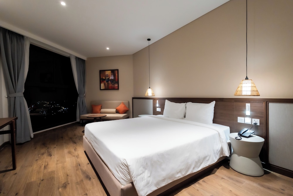 Luxury Double Room Single Use, 1 King Bed with Sofa bed, Sea View, Sea Facing