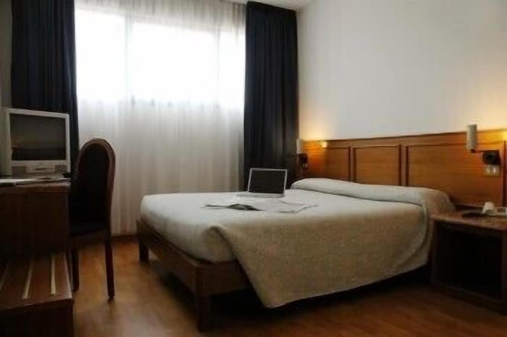 Double Room Single Use (1 double bed) photo 2