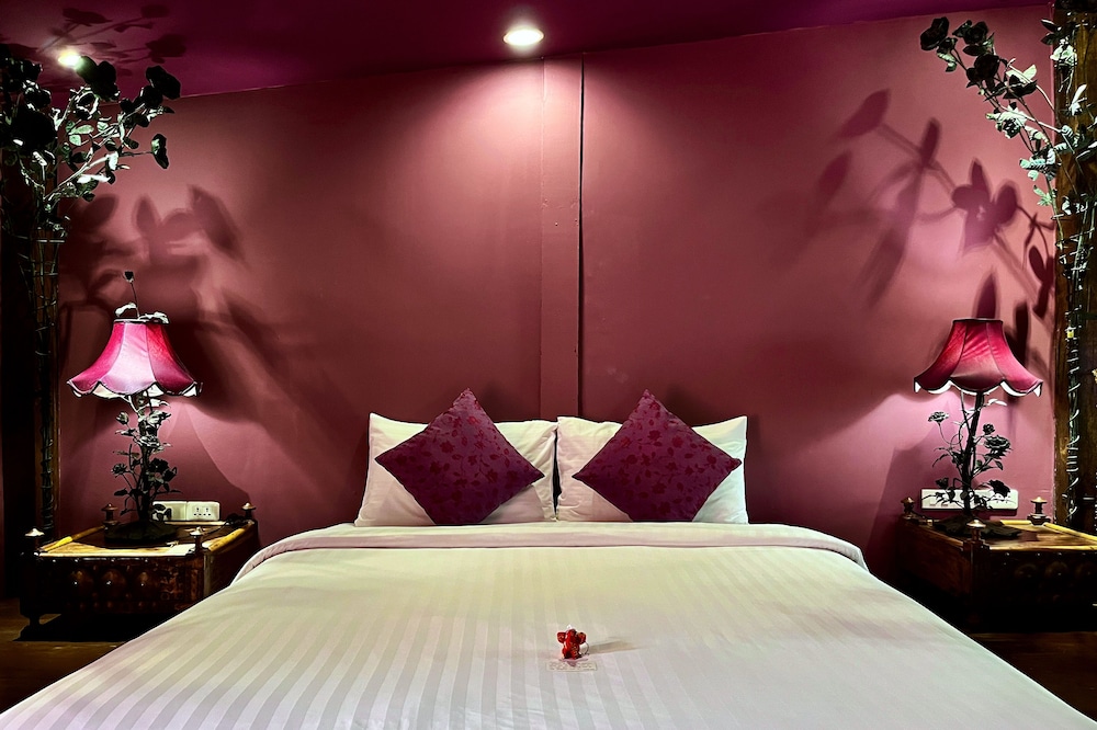 Honeymoon Suite photo 2