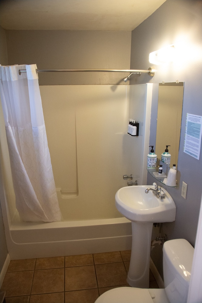 Standard Room, 2 Queen Beds photo 2