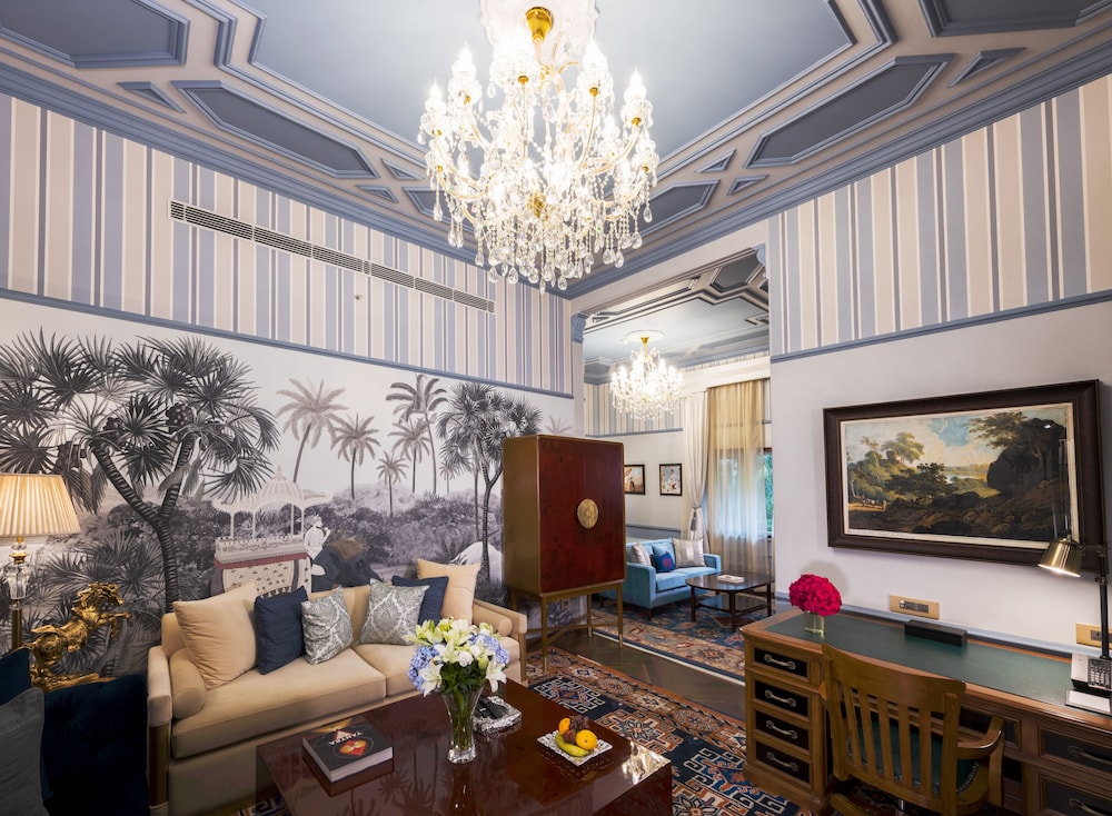 Suite, Non Smoking (Heritage Parlor) thumbnail 6