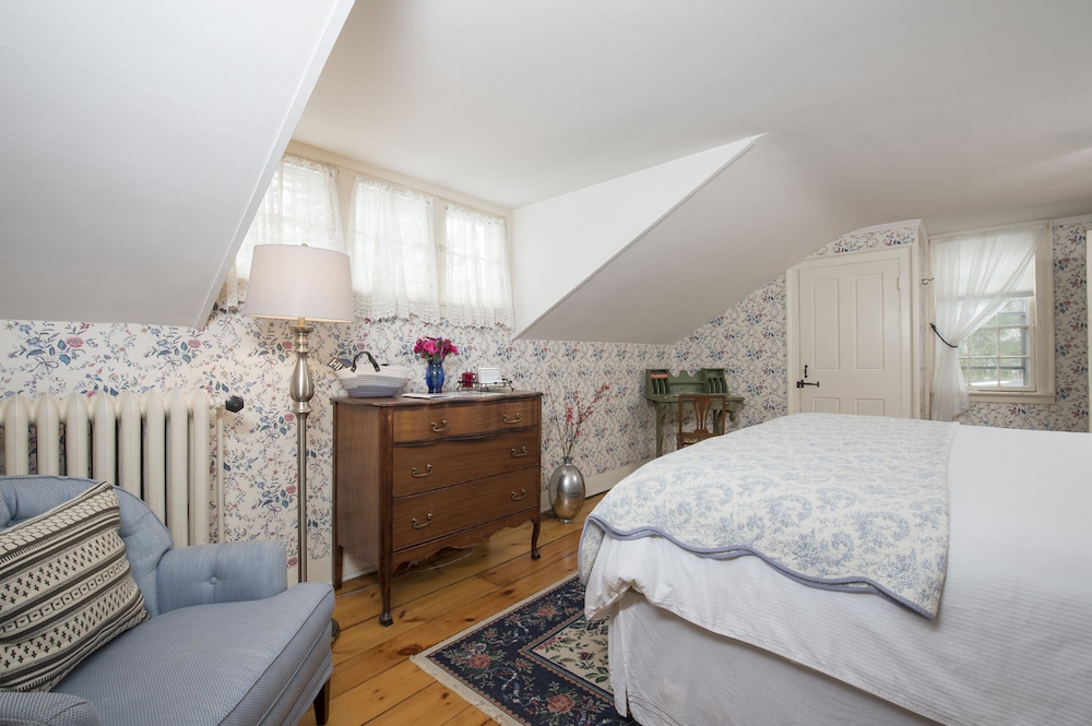 The Goodale Room, 1 King Bed photo 3