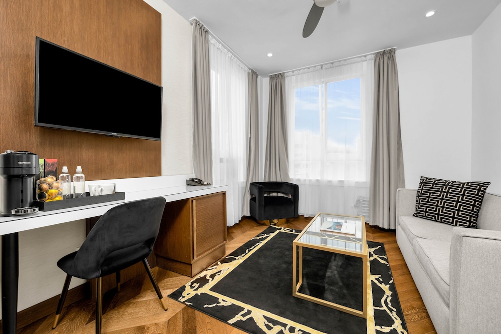 Suite, 1 King Bed with Sofa bed thumbnail 5