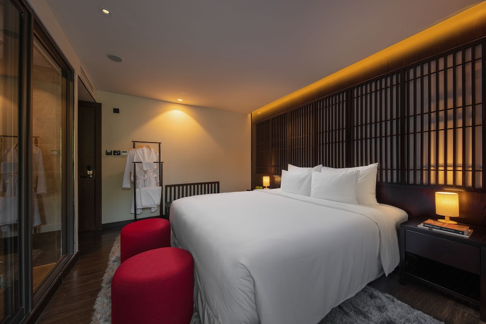 Silver Pearl Limited View - Photo 1