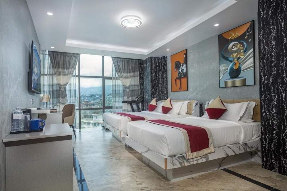Suite, City View