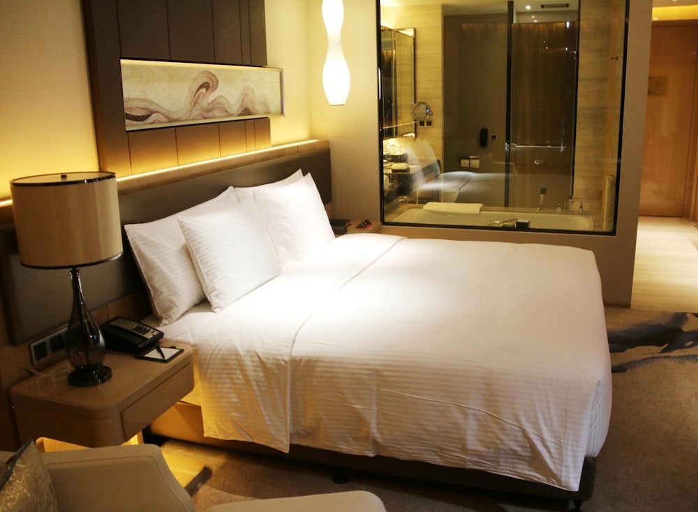 Grand Deluxe King Room photo 3