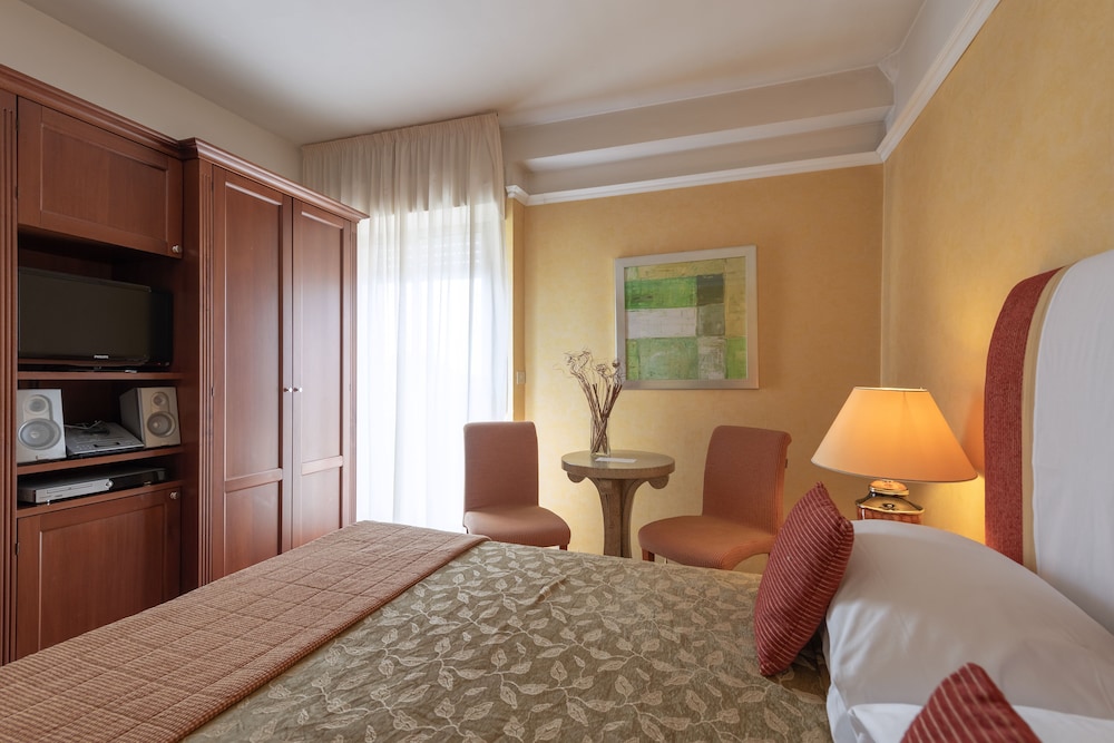 Classic Triple Room photo 2