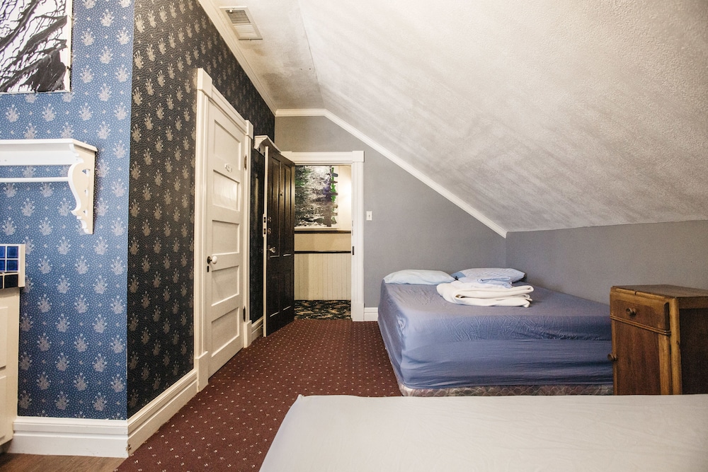 Room, 2 Queen Beds photo 2