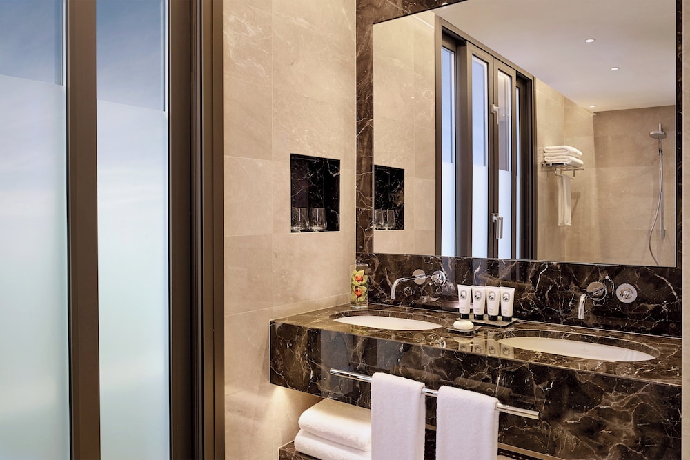 Suite, 2 Bedrooms, Sea View (Balcony) - Photo 6