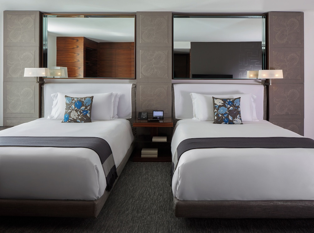 Deluxe Room, 2 Queen Beds - Photo 1