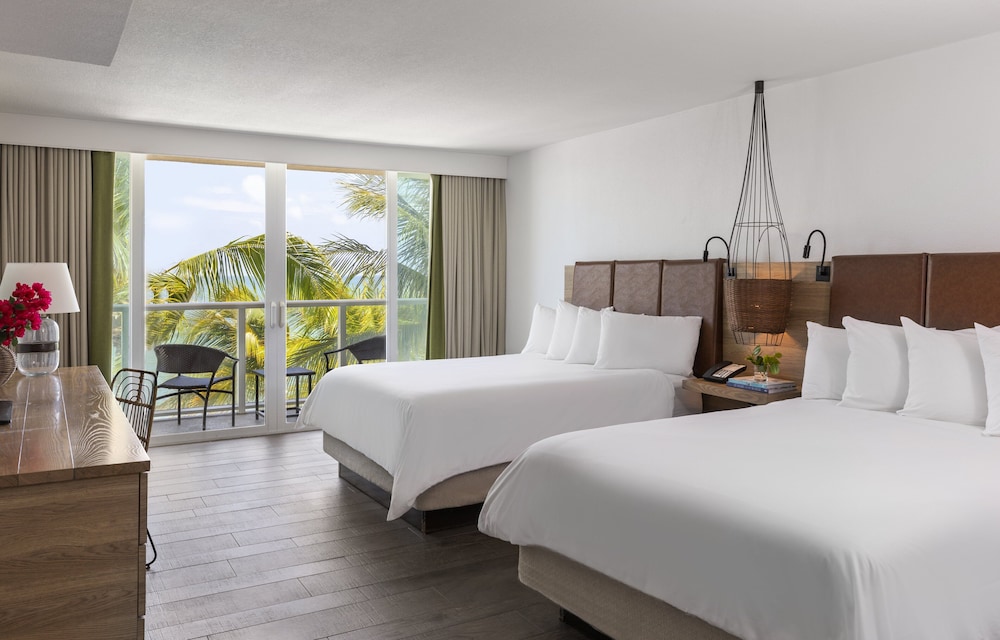 Alligator Reef Oceanfront Room Two Queens Lanai - Photo 1