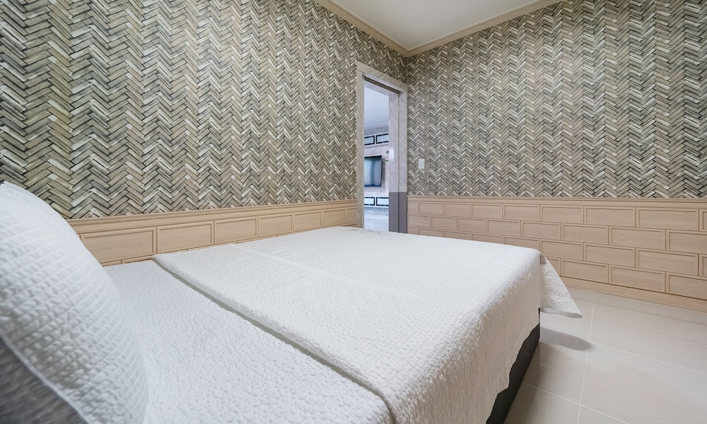 Ocean View B8 (2 Rooms 2 Beds)