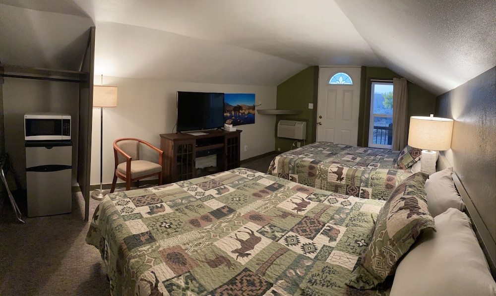 Standard Double Room, 2 Queen Beds