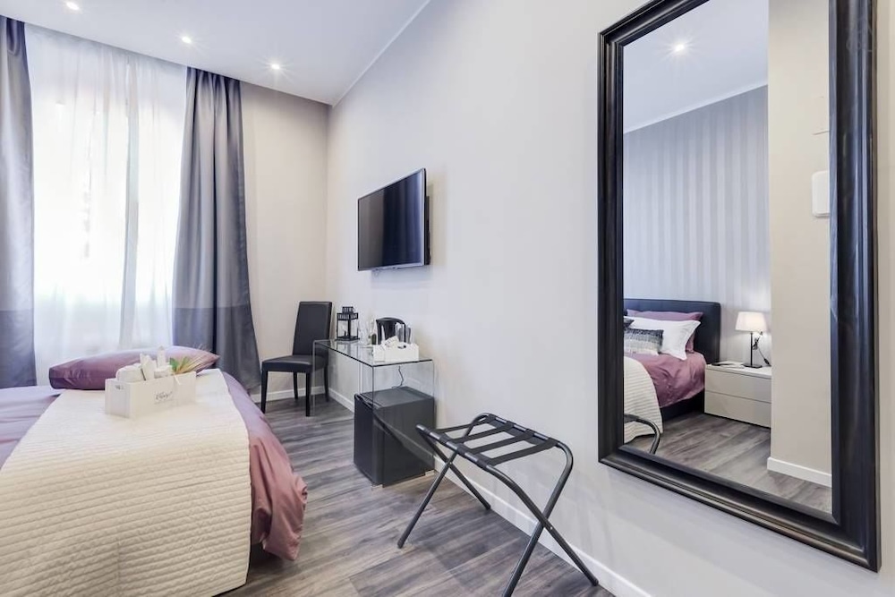 Classic Double Room, 1 Queen Bed, City View photo 2
