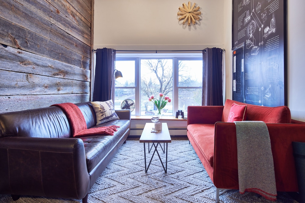 The Swan Suite