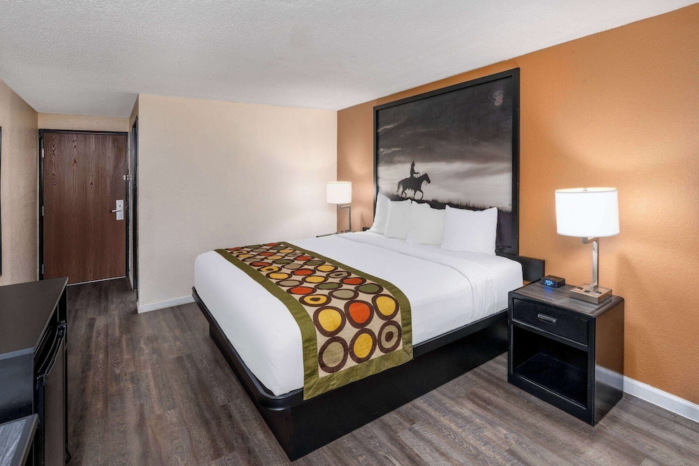Standard Room, 1 King Bed - Photo 4