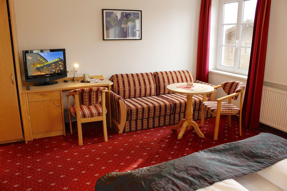 Family Room, Allergy Friendly, Mountain View - Photo 6
