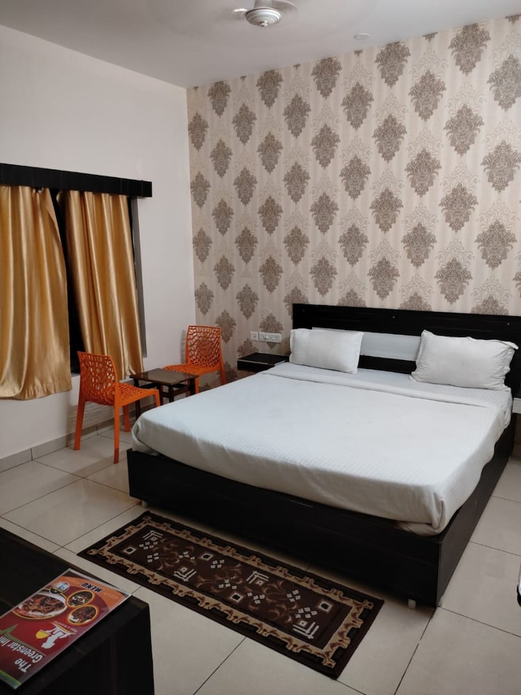Deluxe Double Room, City View photo 3