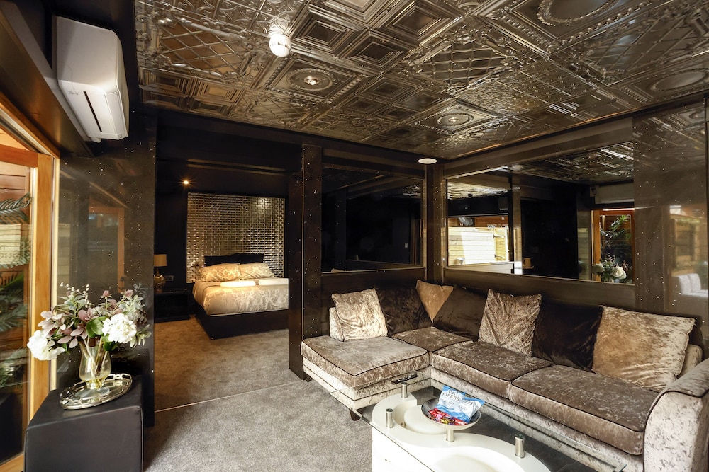 Deluxe Studio Suite photo 1