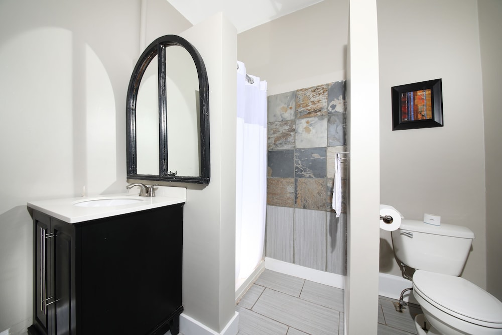 Sir J.A. Mcdonald Suite 6 photo 3