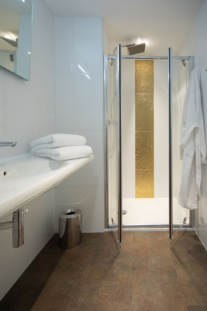 Suite - Photo 6