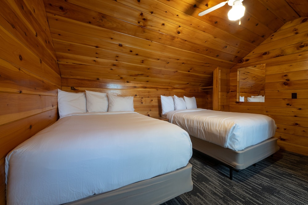 Deluxe Three-Bedroom Cottage
