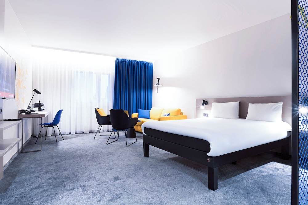 Suite Room, 1 Double bed + sofa