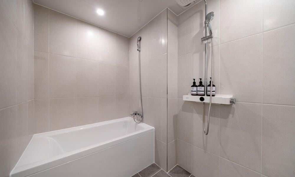 Deluxe Double Room - Photo 9