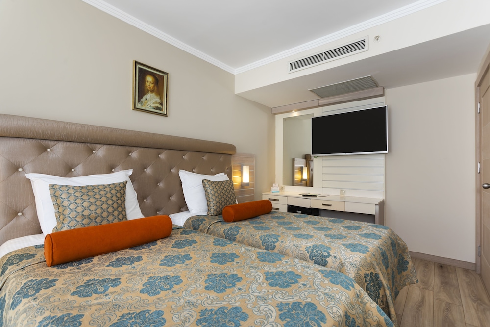 Orange Suite Room / 2 Bedroom photo 2