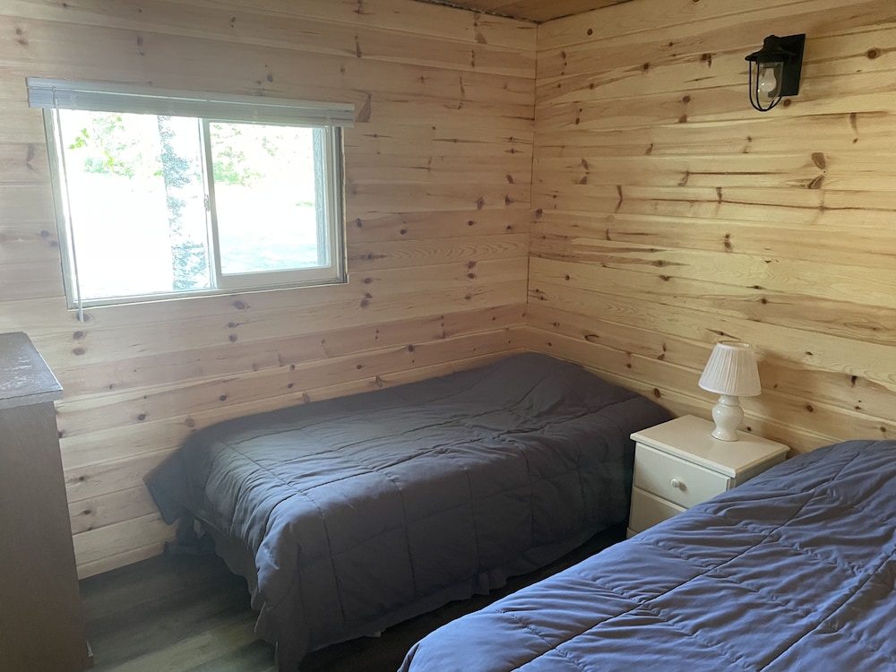 Standard Cabin, 3 Bedrooms, Lake View photo 2