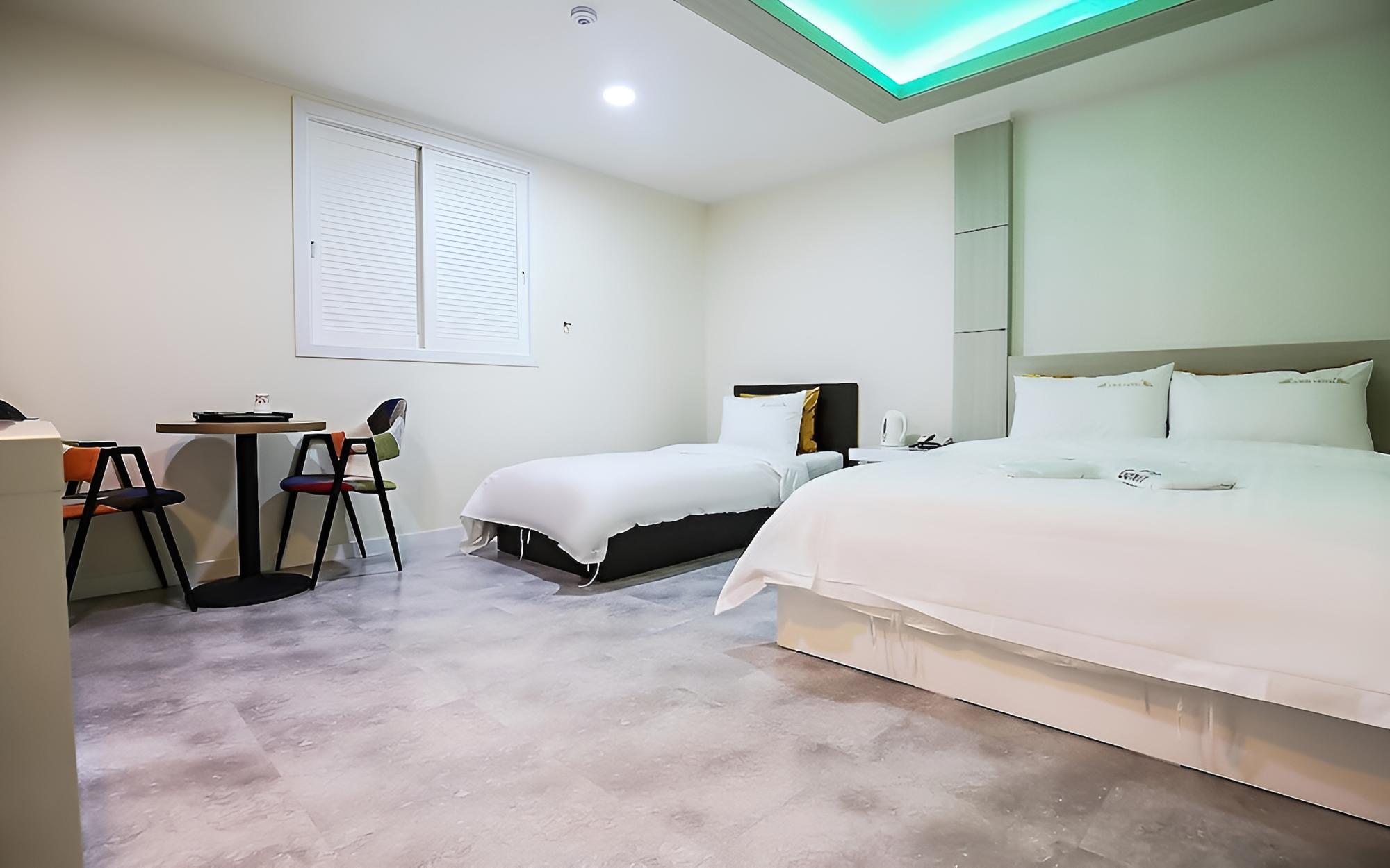 Room (Suite room (twin)) photo 2
