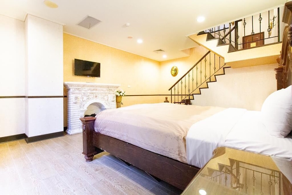 Deluxe Family Room photo 2