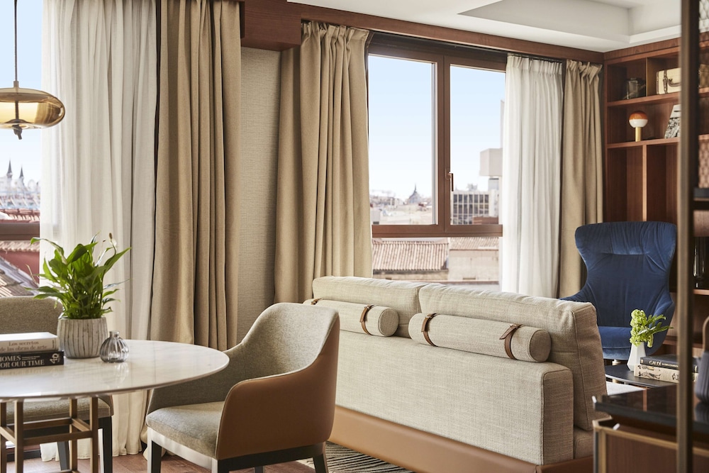 Suite, 1 King Bed, City View - Photo 9