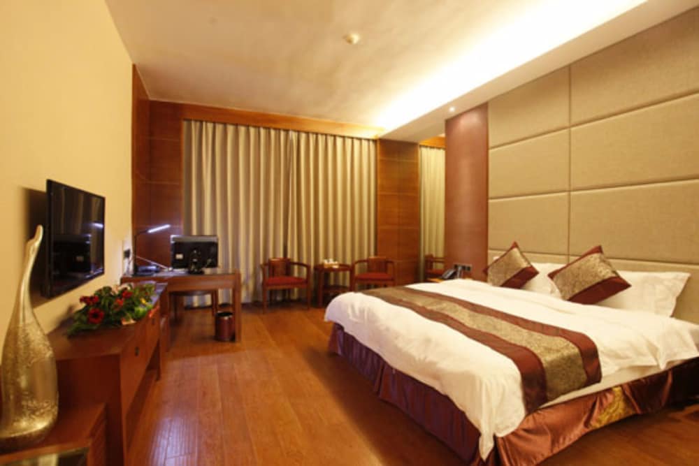 Deluxe Queen Room