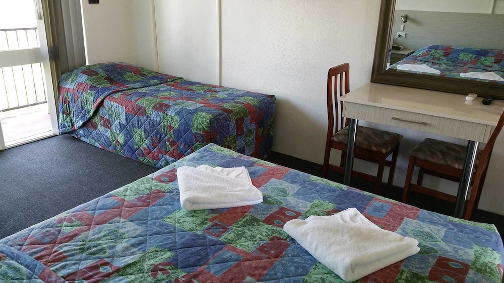 Standard Room, Non Smoking, Kitchenette (Twin) photo 2