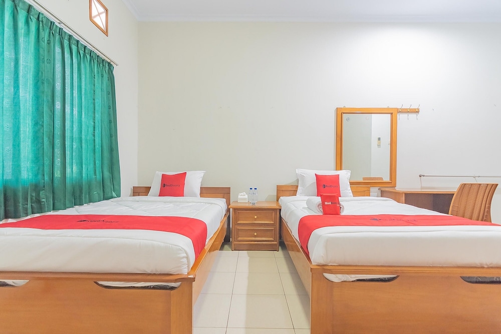 Twin Room (Reddoorz)