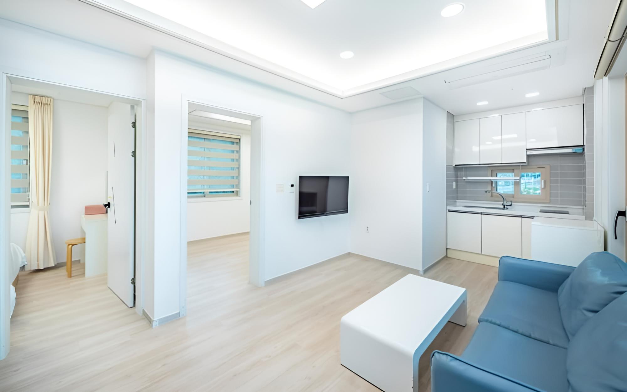 Room (Room 307 (Suite Family)) - Photo 4