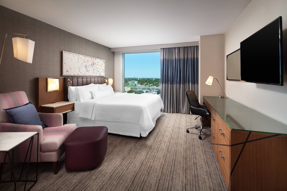 Executive Room, 1 King Bed, City View photo 1