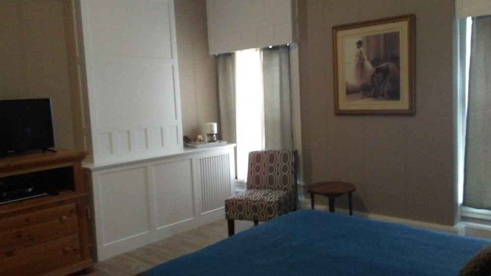 Room, 1 Queen Bed, Private Bathroom