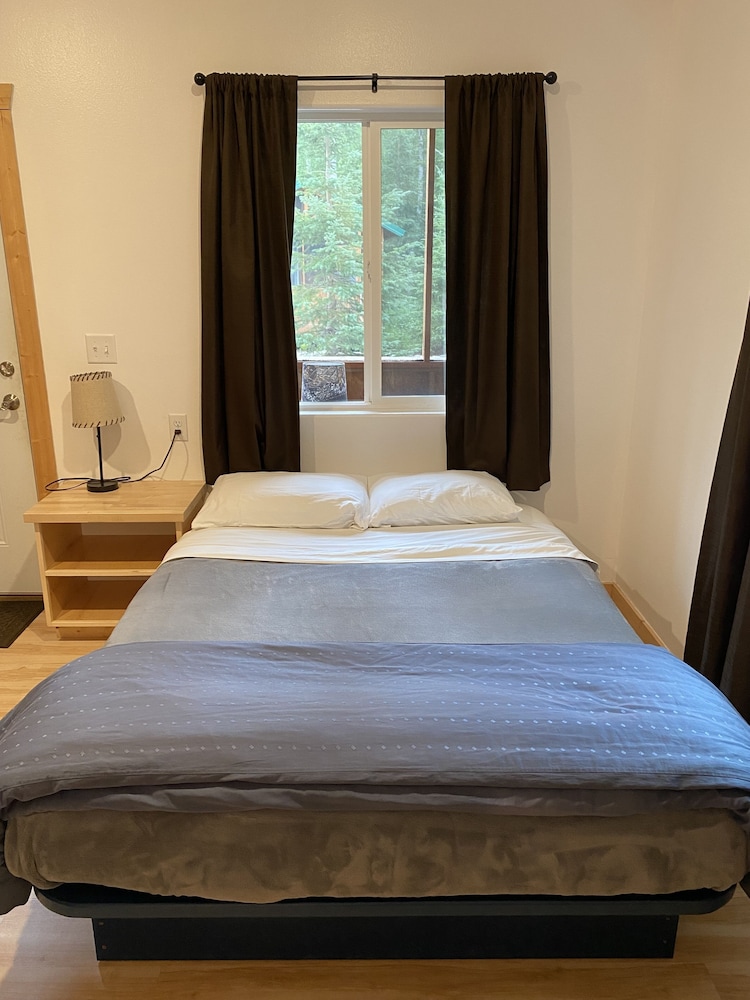 Studio Cabin 2, Queen Bed, Futon and Twin Bed, Kitchenette, Private Bathroom, Screened Porch