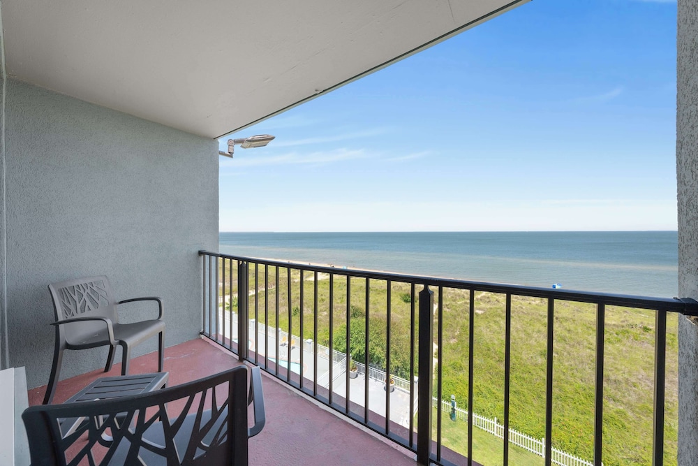 Standard Room, 2 Queen Beds, Balcony, Oceanfront (Pet Friendly) - Photo 4
