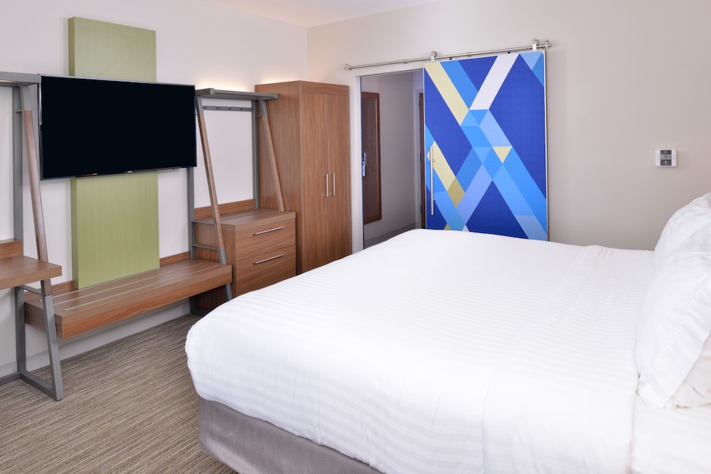 Standard Room, 1 King Bed, Accessible (Communications) photo 2