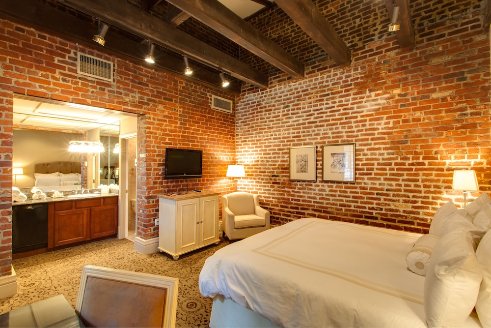 Premium Hermann House King - Photo 1
