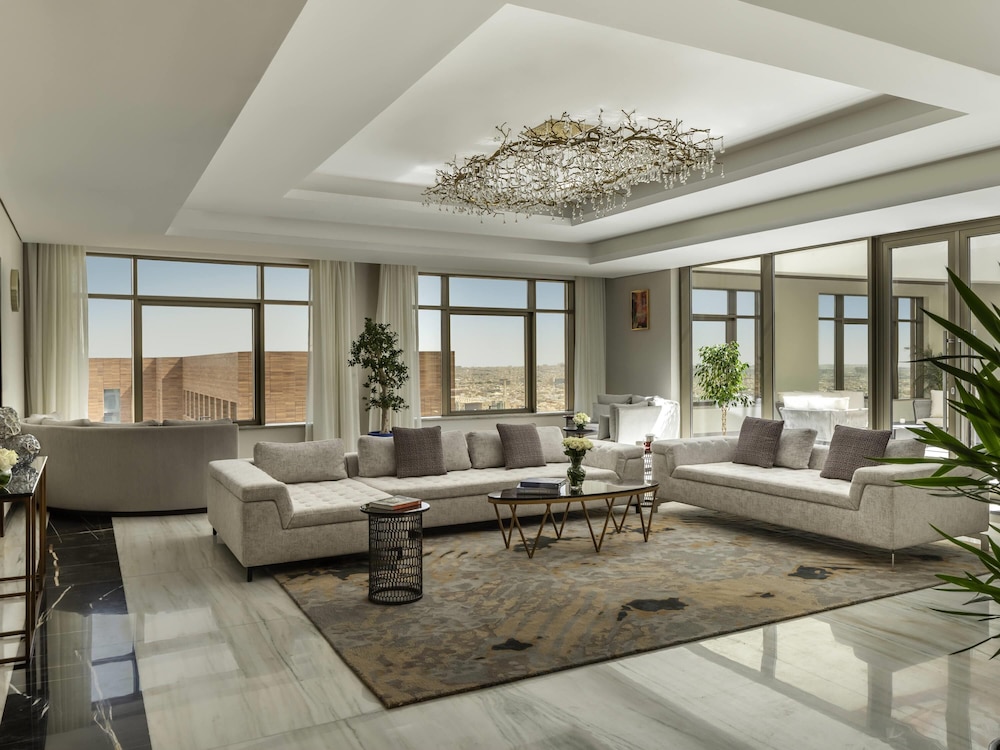 Royal Suite, Multiple Beds