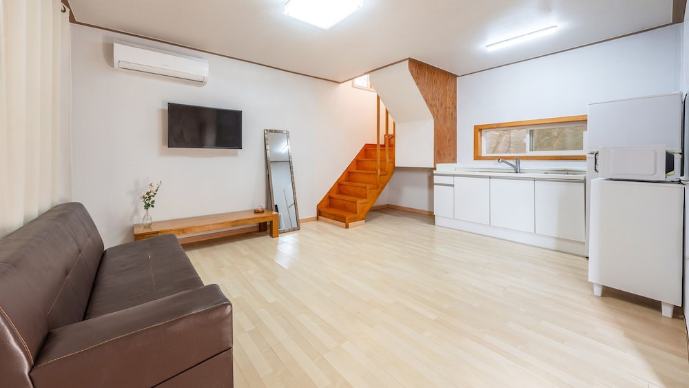 Basic Room, 1 Bedroom (B 401 (Private room/private BBQ/Pet))