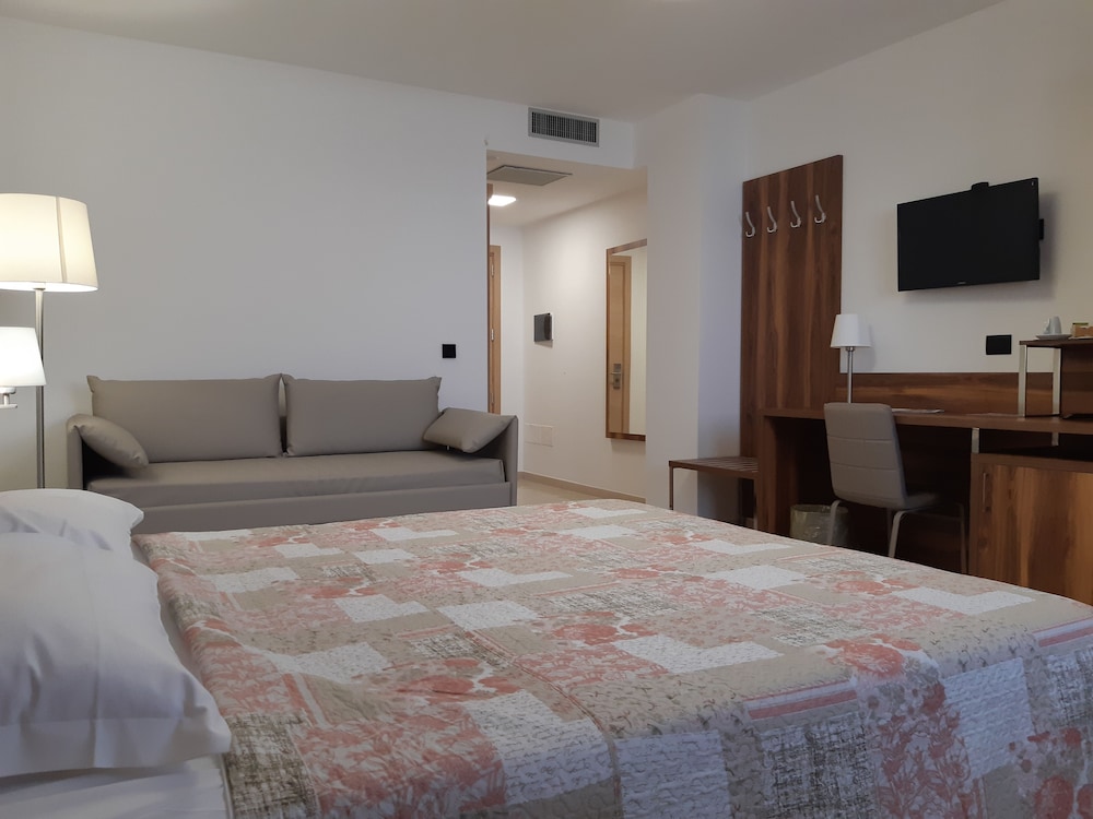 Quadruple Room, Balcony photo 3