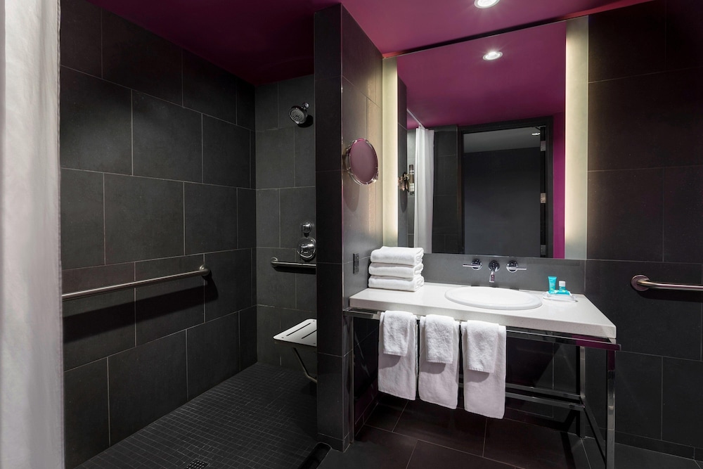 Studio Suite, 1 King Bed (Mobility Accessible, Transfer Shower) - Photo 5