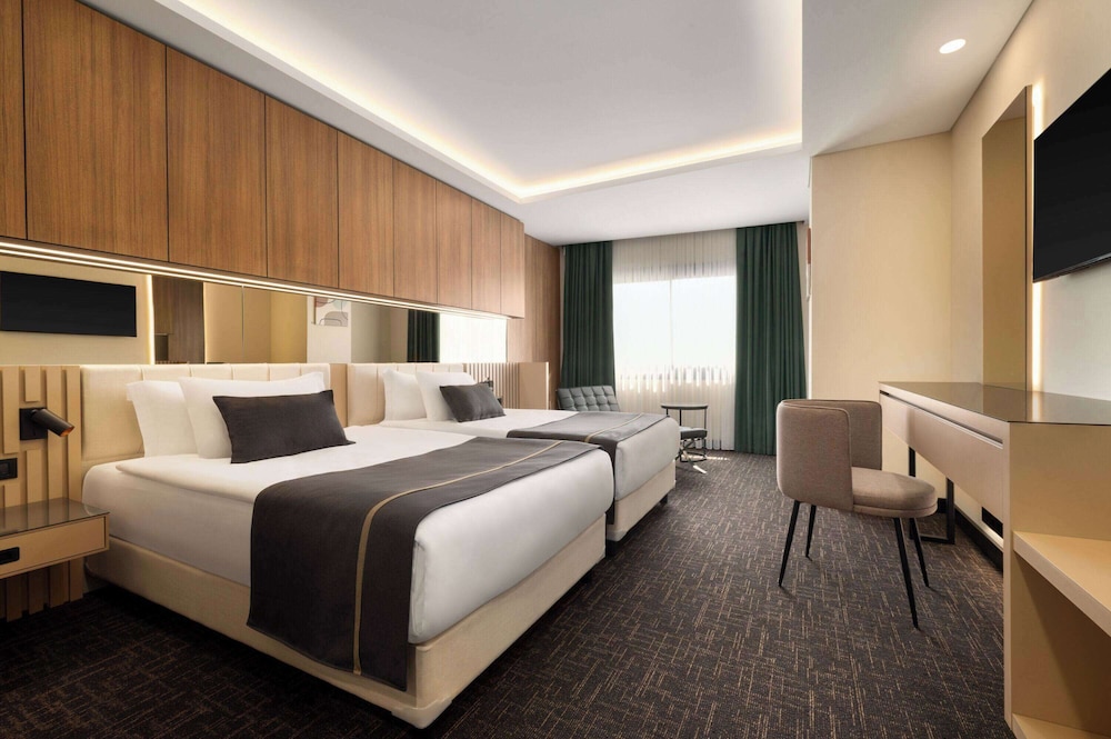 Standard Room, 2 Twin Beds, City View - Photo 1