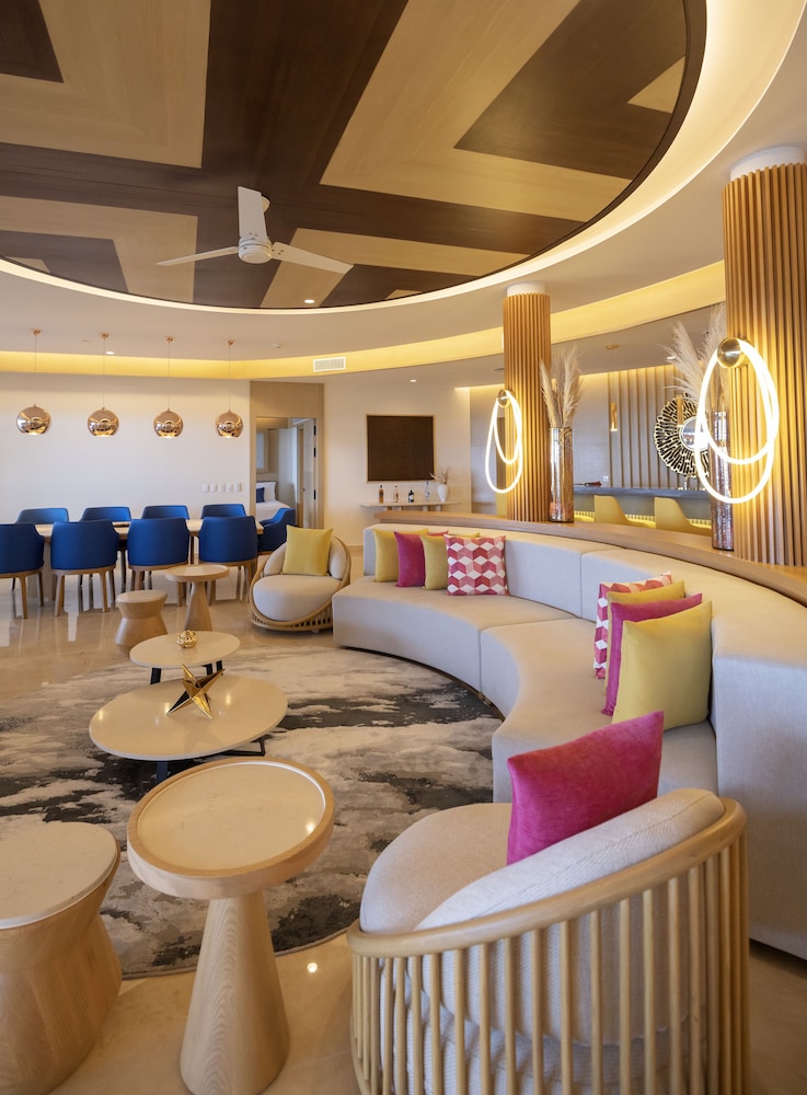 Luxury Chairman Two Bedroom Suite Ocean Front Diamond Club - Photo 27